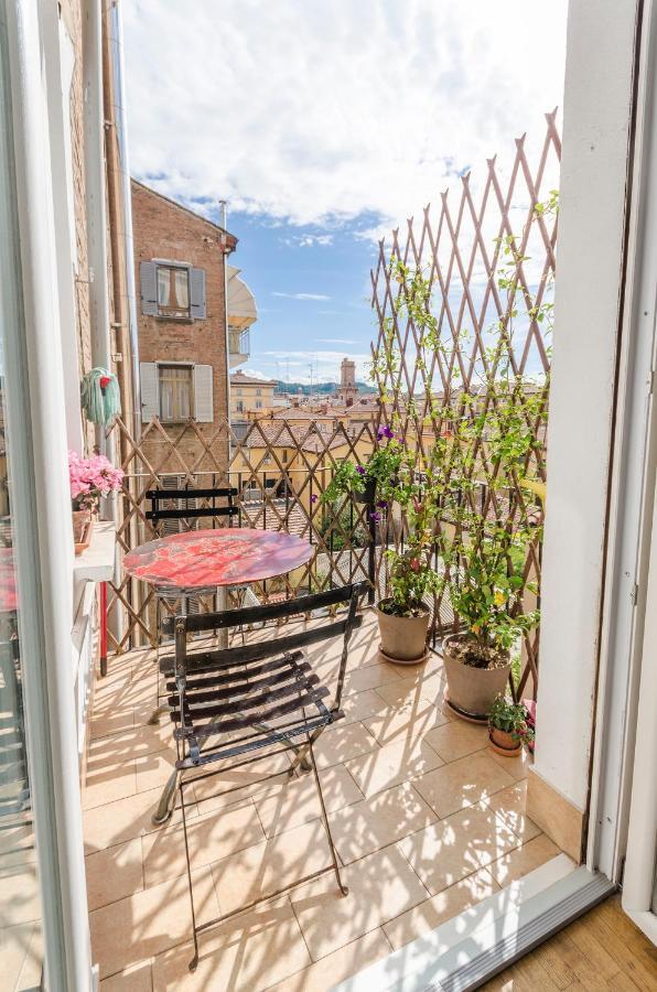 Inner Bo, Terrazzino Vista Tetti In Centro Storico Bologna Eksteriør bilde
